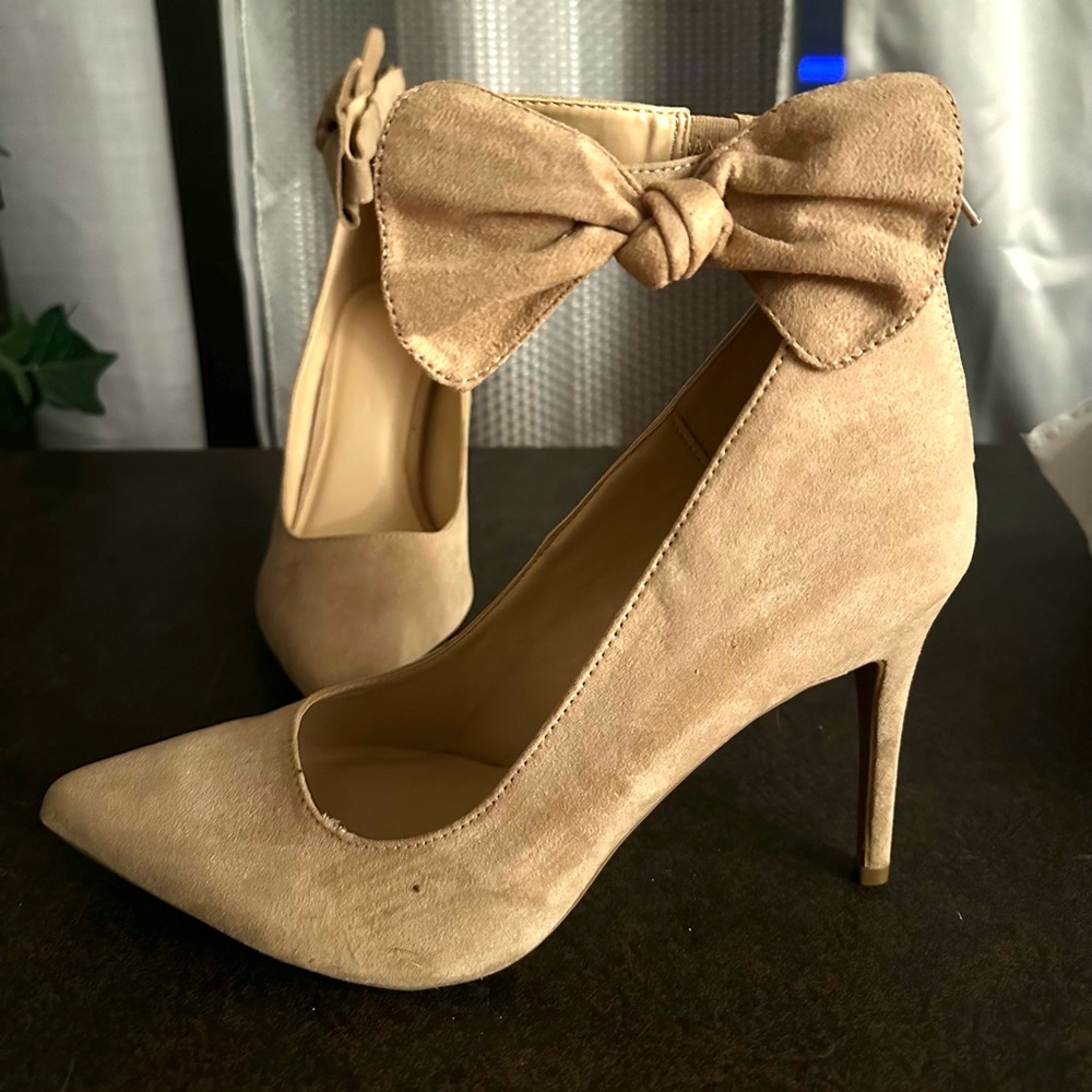 NWT Cream Suede Stilettos w/Bow Detail